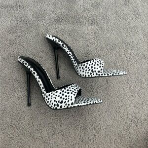 Pretty Little Thing Dalmatian Print Polka dot open toed mules NWOT
